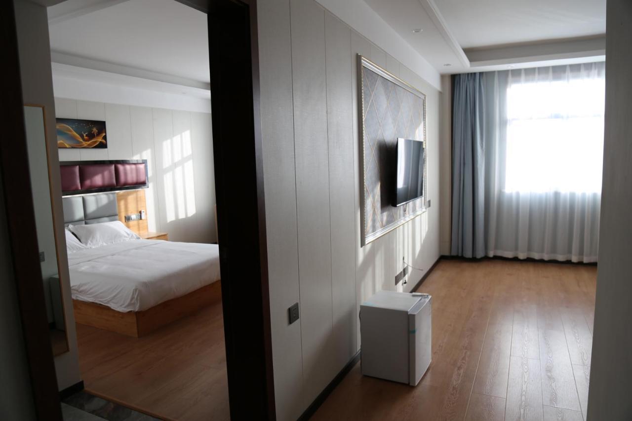 Hotel Anhui 洛美 外观 照片