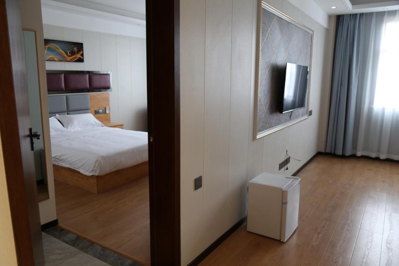 Hotel Anhui 洛美 外观 照片
