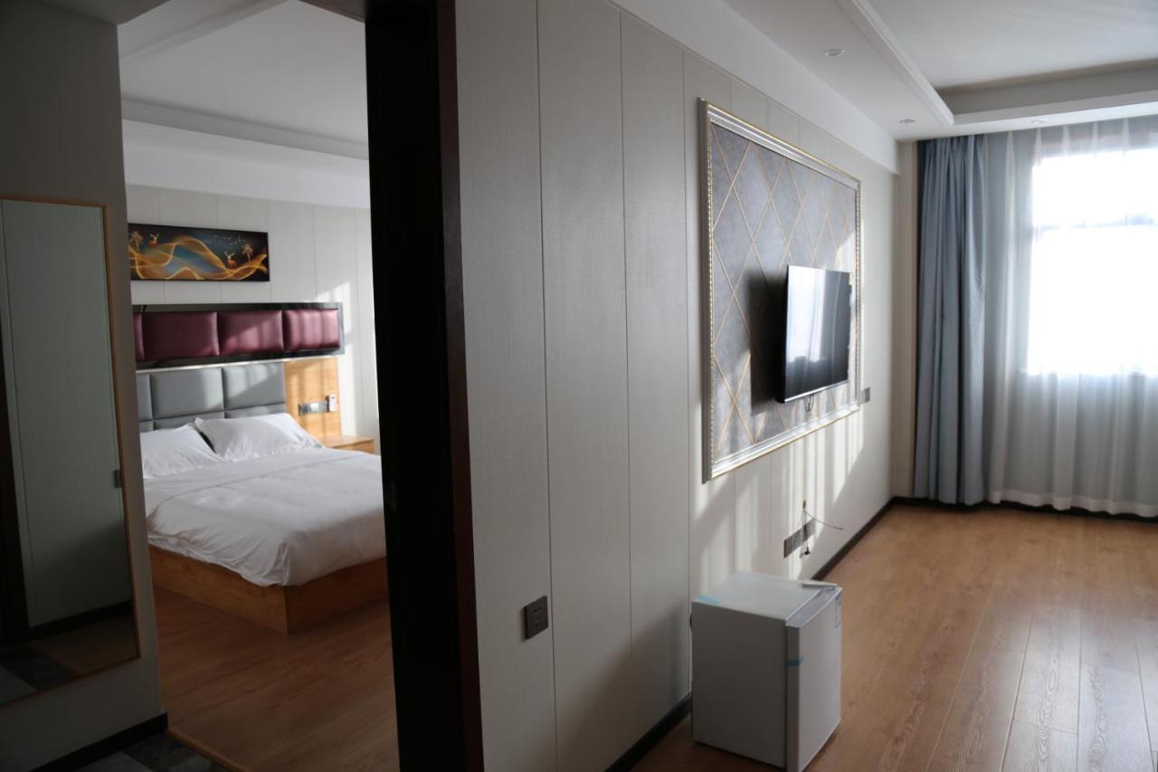 Hotel Anhui 洛美 外观 照片
