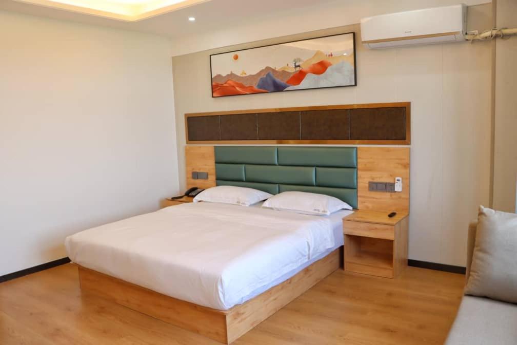 Hotel Anhui 洛美 外观 照片