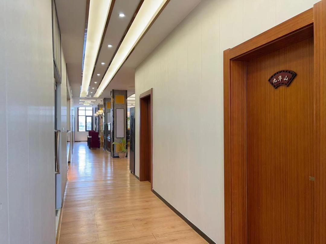 Hotel Anhui 洛美 外观 照片