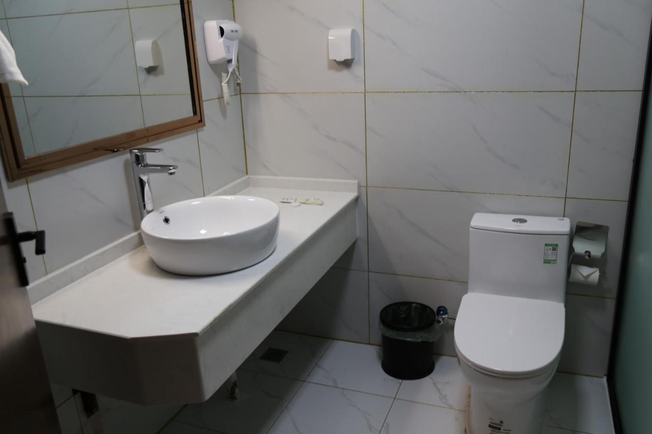 Hotel Anhui 洛美 外观 照片